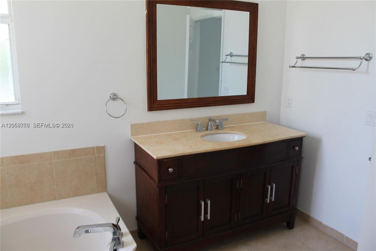 10770 NW 74th Ln , Doral, FL 33178 Photo