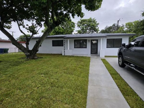 2910 NW 175th St, Miami Gardens, FL 33056