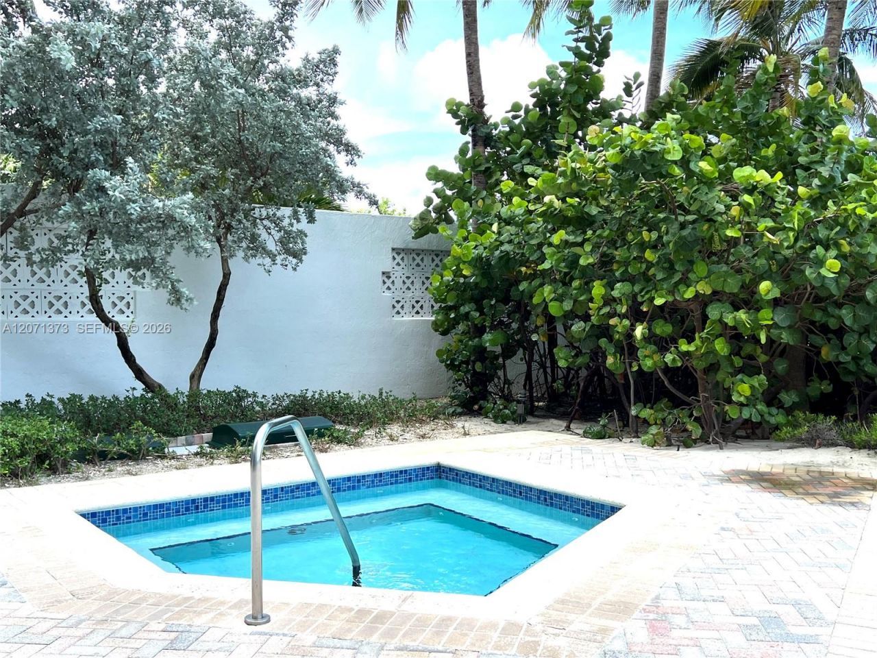 6515 Collins Ave , Unit 1801, Miami Beach, FL 33141 Photo