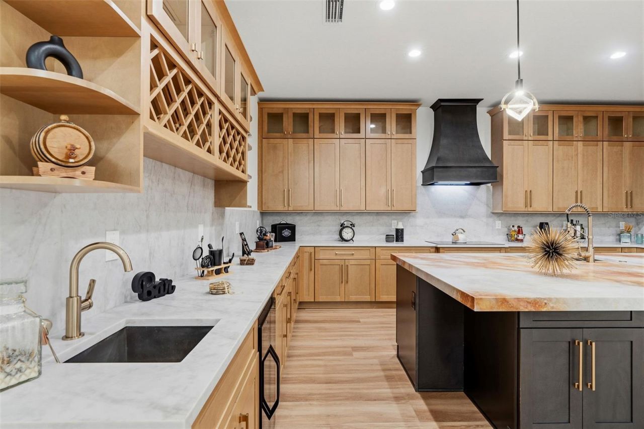 2914 W Walnut Street, Tampa, FL 33607 Photo