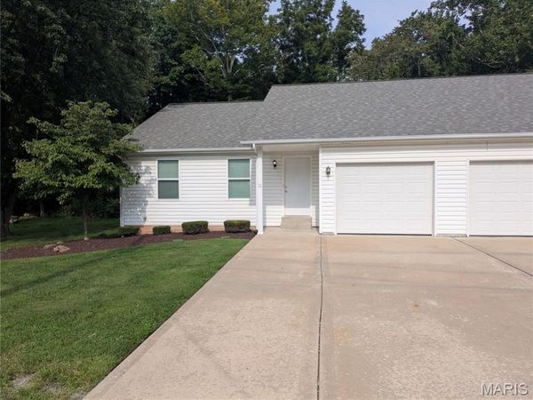 11 Norman Drive , Columbia, IL 62236