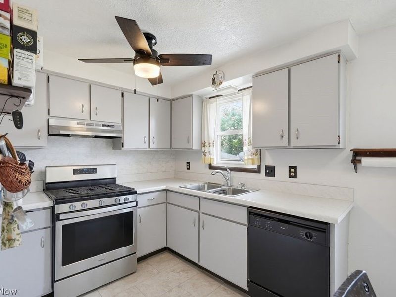 5054 Joseph Street, Maple Heights, OH 44137 Photo 9