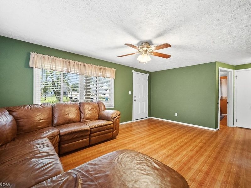 633 Vermont Drive, Lorain, OH 44052 Photo 12