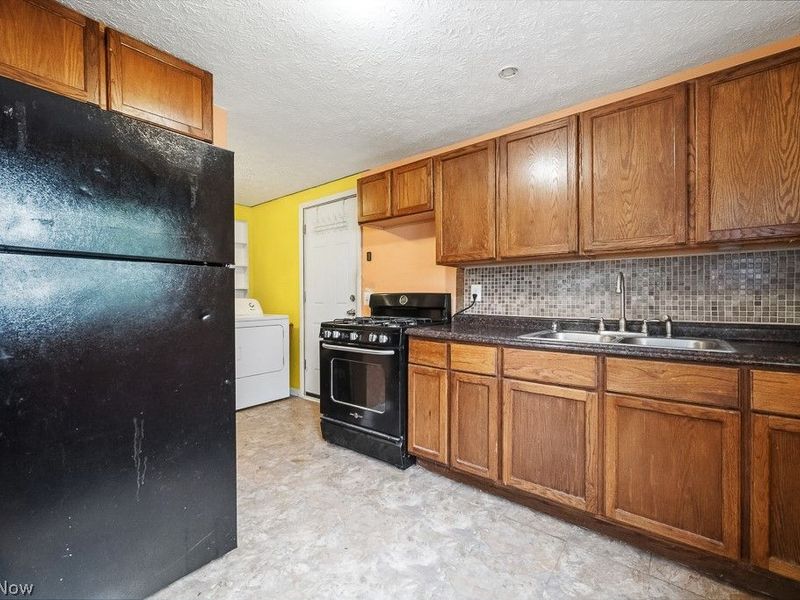 633 Vermont Drive, Lorain, OH 44052 Photo 13