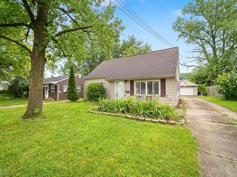 633 Vermont Drive, Lorain, OH 44052 Photo 2