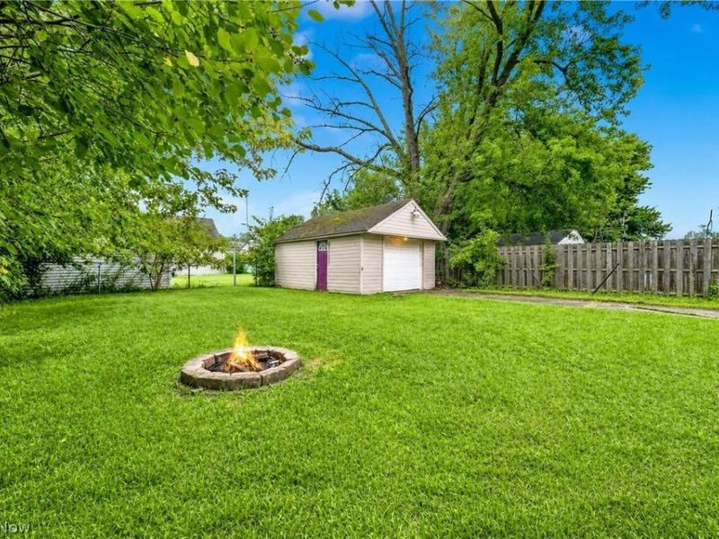 633 Vermont Drive, Lorain, OH 44052 Photo 7