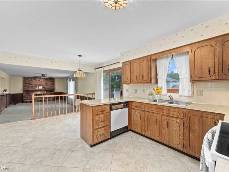 6308 Night Vista Drive, Parma, OH 44129 Photo 8