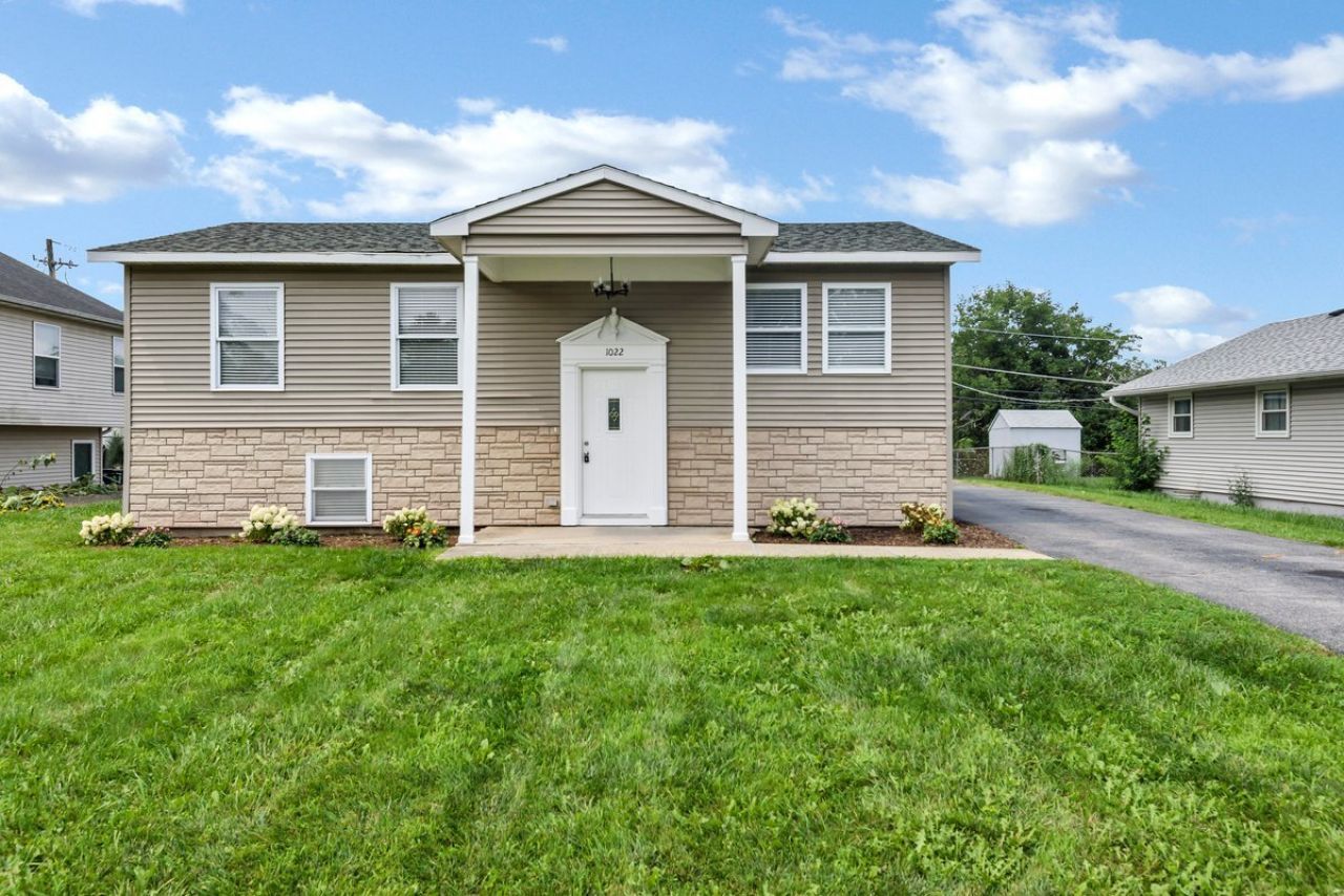 1022 Villa Vista Drive, Round Lake Beach, IL 60073 Main Photo