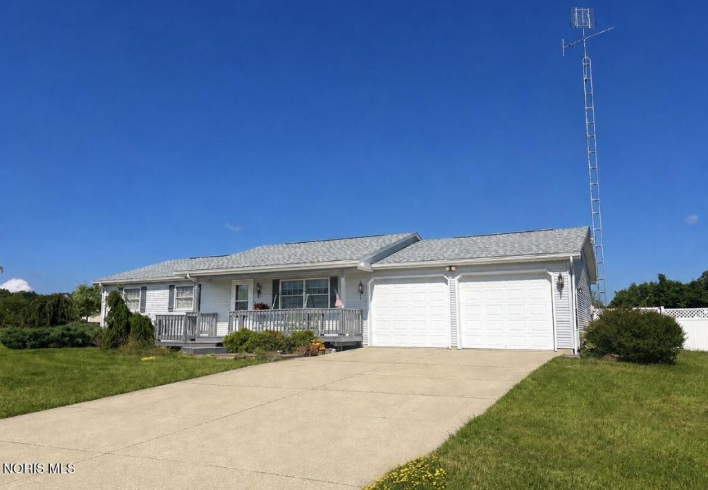 4216 W Rolling Meadows Boulevard, Defiance, OH 43512 Main Photo