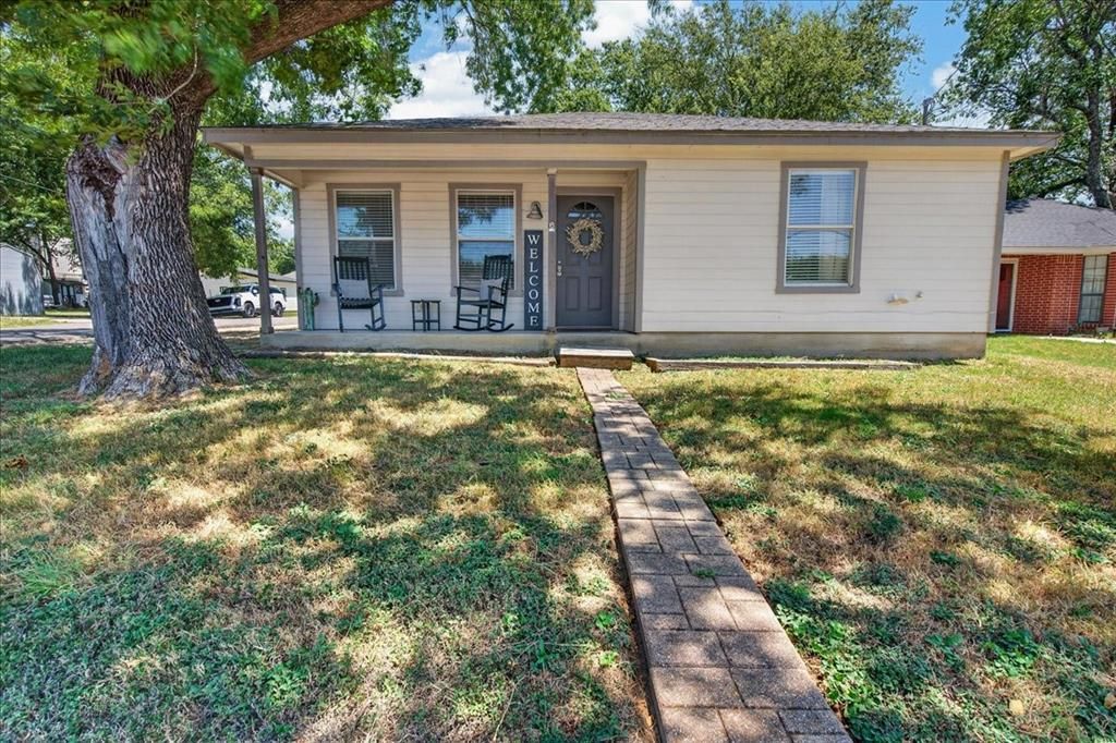 401 S 3rd Street, Grandview, TX 76050 Main Photo