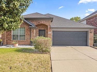 4849 Summer Oaks Lane, Fort Worth, TX 76123