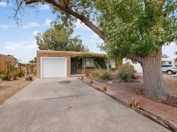 705 Palomas Drive SE, Albuquerque, NM 87108