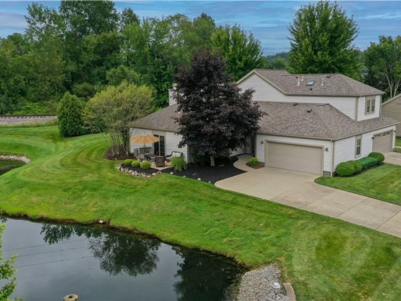 334 Windjammer Drive, Columbiana, OH 44408 Photo 2