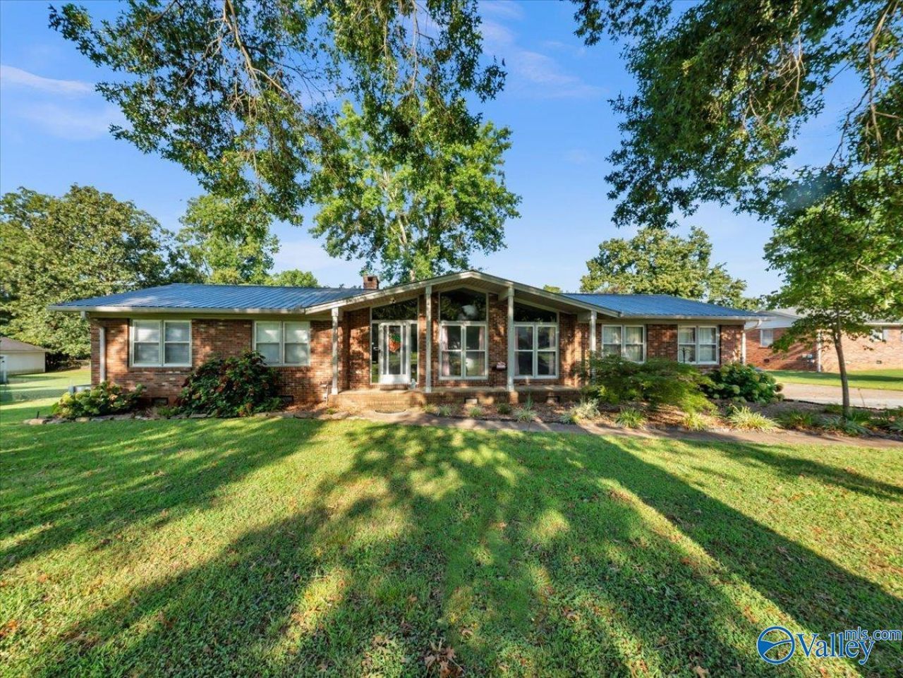 1104 Wildwood Drive, Scottsboro, AL 35768 Main Photo