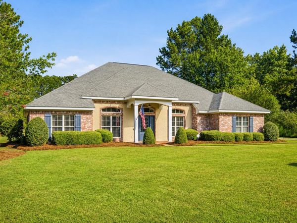 136 Saint Annes Dr., Hattiesburg, MS 39401