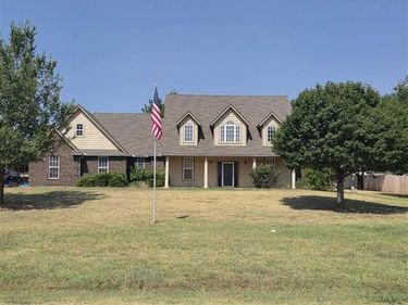 238 NE Road Runner Dr, Fletcher, OK 73541