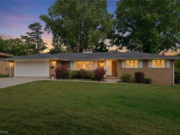 800 Woodview Drive NE, Massillon, OH 44646