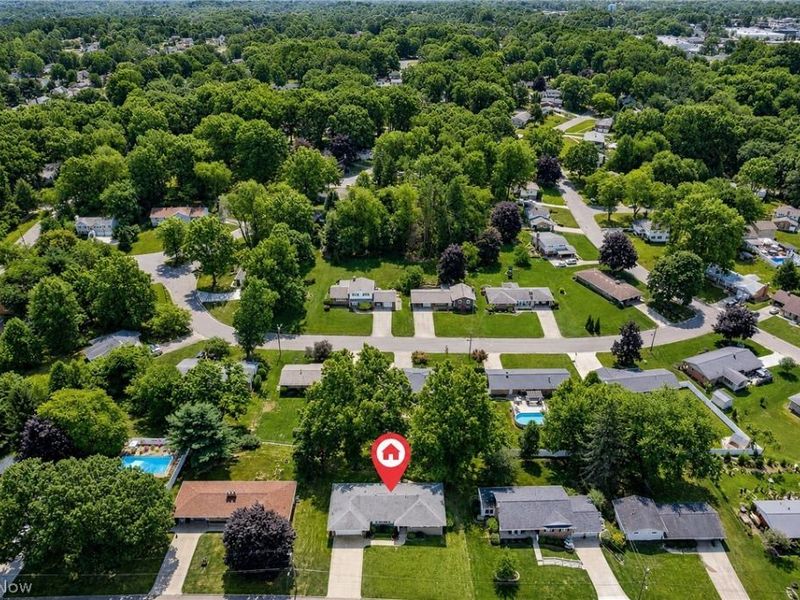 800 Woodview Drive NE, Massillon, OH 44646 Photo 2
