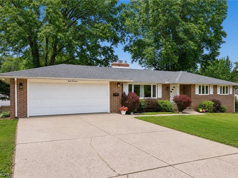 800 Woodview Drive NE, Massillon, OH 44646 Photo 3