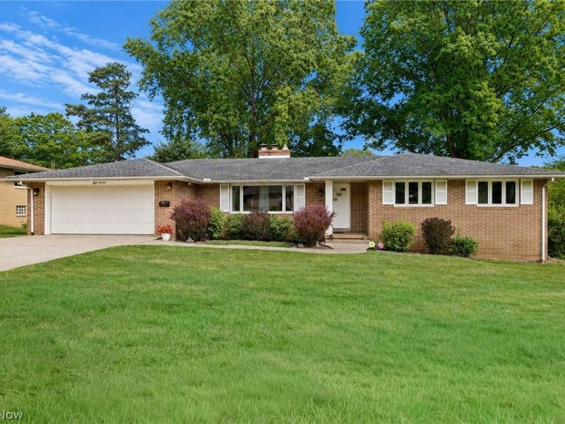 800 Woodview Drive NE, Massillon, OH 44646 Photo 4