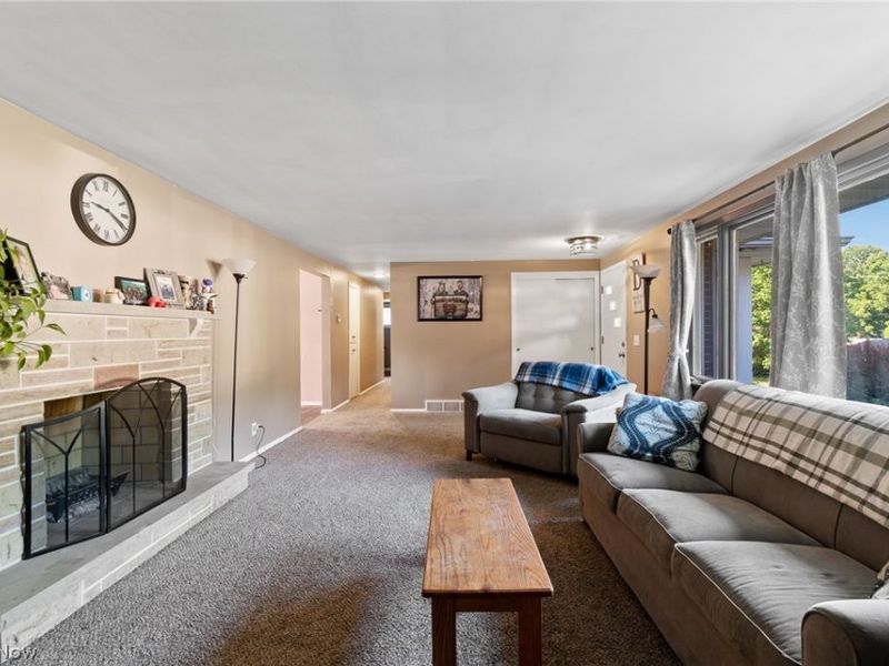 800 Woodview Drive NE, Massillon, OH 44646 Photo 6