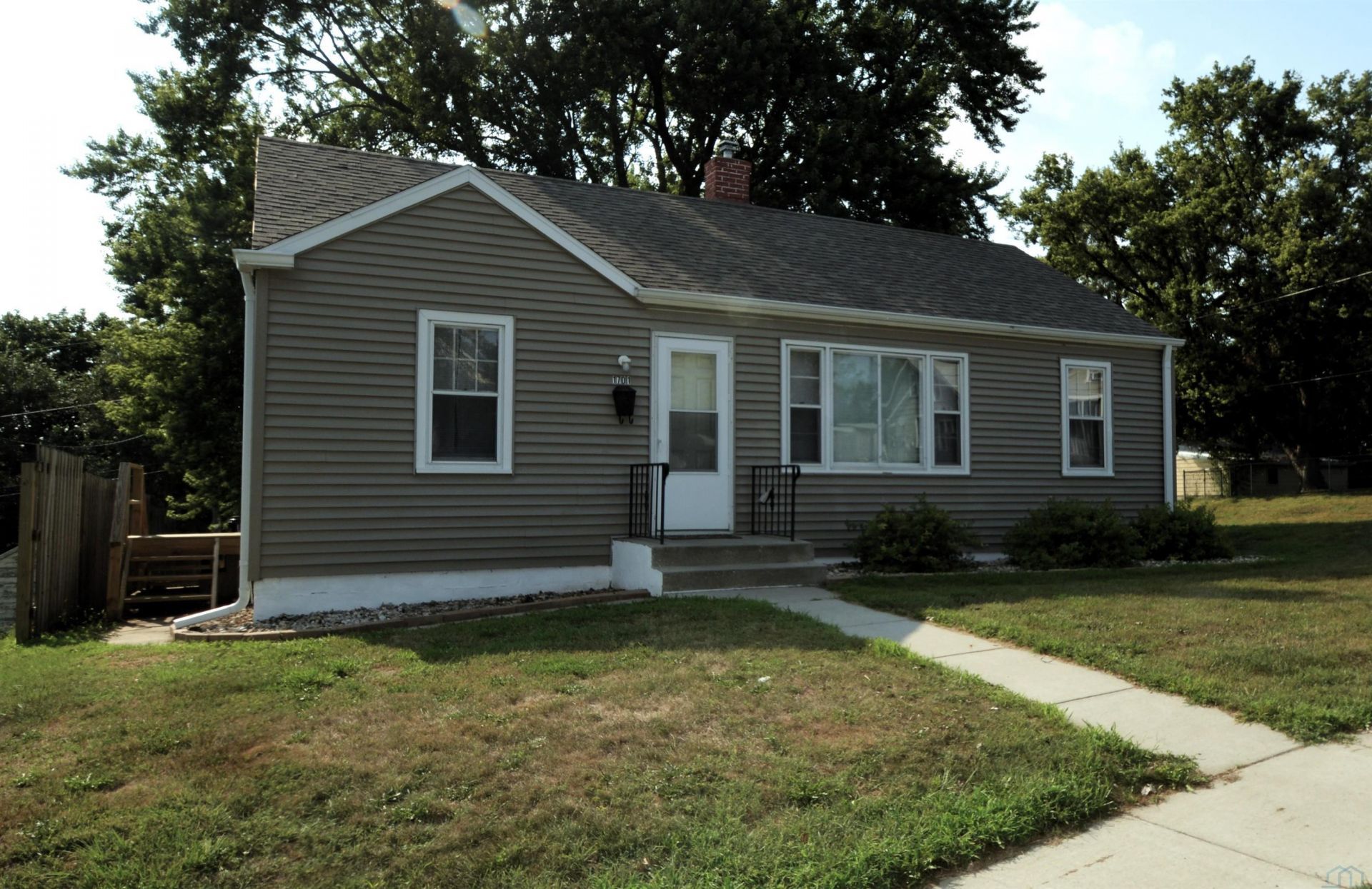 1701 S Helen St Sioux City, IA 51106