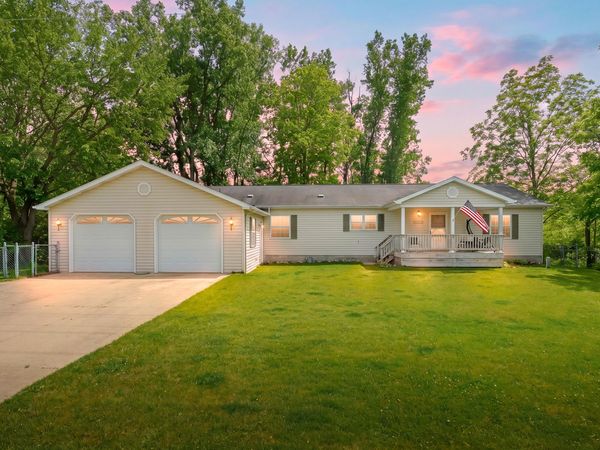 2038 E Bristol Road E, Dowling, MI 49050