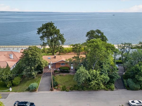 23 Eastland Drive , Glen Cove, NY 11542