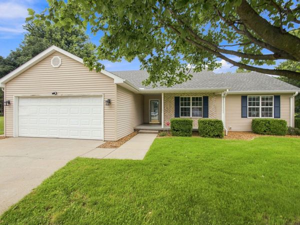 11398 N Pine Court , Wheatfield, IN 46392