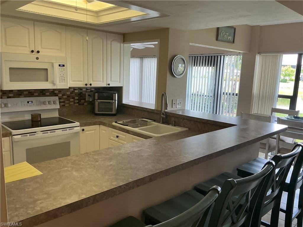 5550 Trailwinds Dr, Unit 615, Fort Myers, FL 33907 Photo