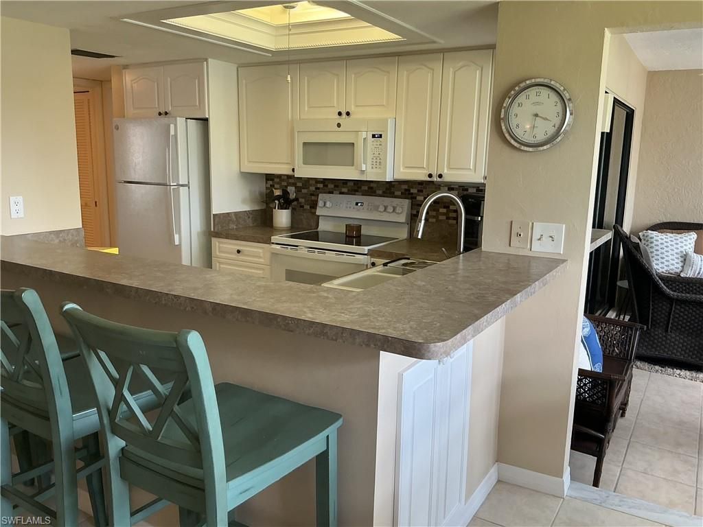 5550 Trailwinds Dr, Unit 615, Fort Myers, FL 33907 Photo