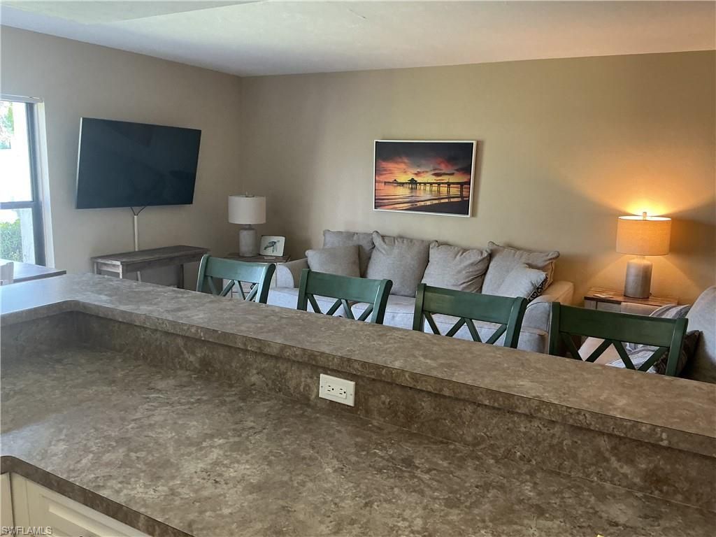 5550 Trailwinds Dr, Unit 615, Fort Myers, FL 33907 Photo