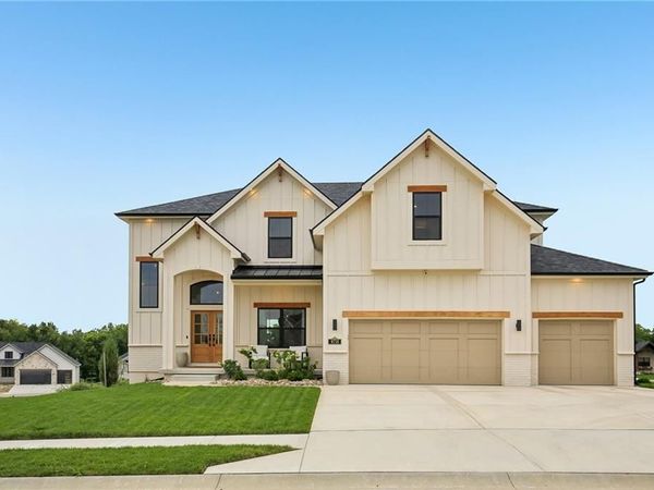 8718 N Farley Avenue, Kansas City, MO 64157