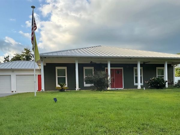 575 W River Road , Wewahitchka, FL 32465