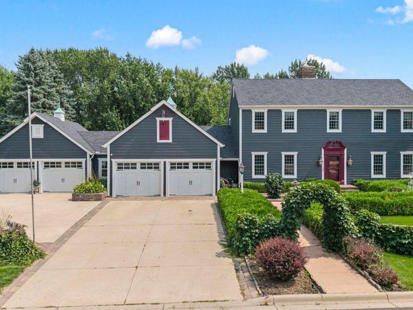 1001 Windcrest Drive SE, New Prague, MN 56071
