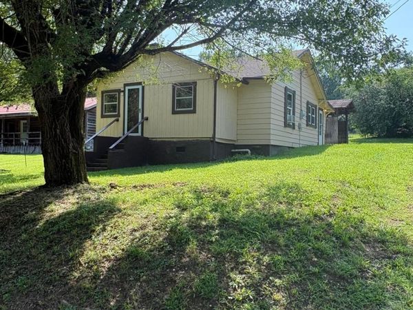 1117 Bledsoe Dr , Etowah, TN 37331