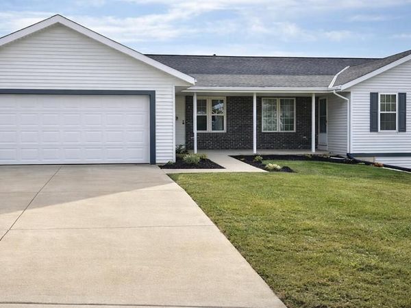 622 Lous WAY, Slinger, WI 53086