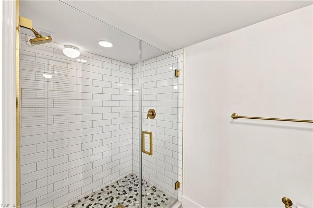 7360 Glenmoor Ln, Unit 205, Naples, FL 34104 Photo