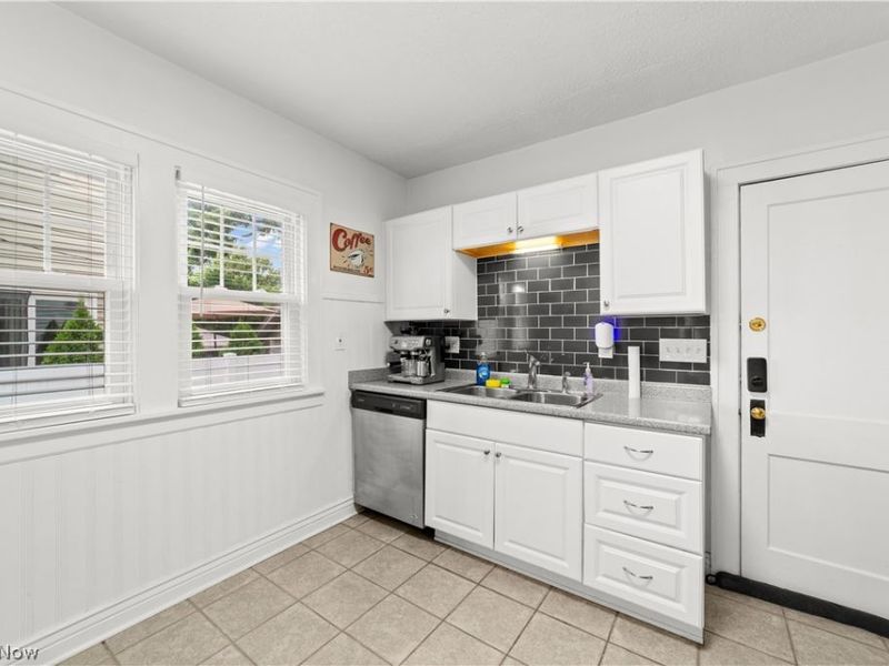 2029 Elbur Avenue, Lakewood, OH 44107 Photo 9