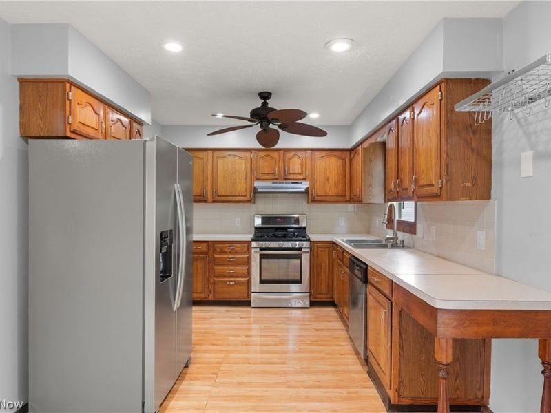 7404 Hidden Glen Drive, Amherst, OH 44001 Photo 11