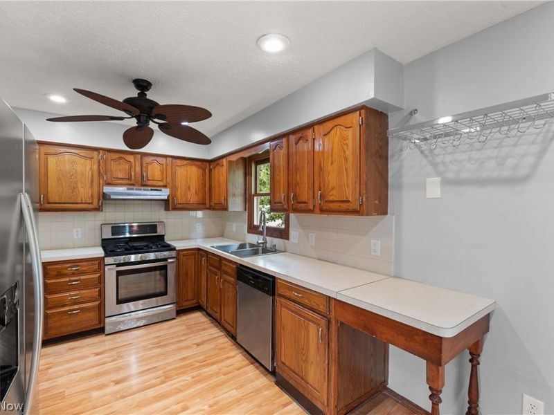 7404 Hidden Glen Drive, Amherst, OH 44001 Photo 12