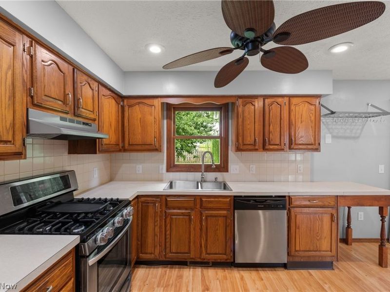 7404 Hidden Glen Drive, Amherst, OH 44001 Photo 15