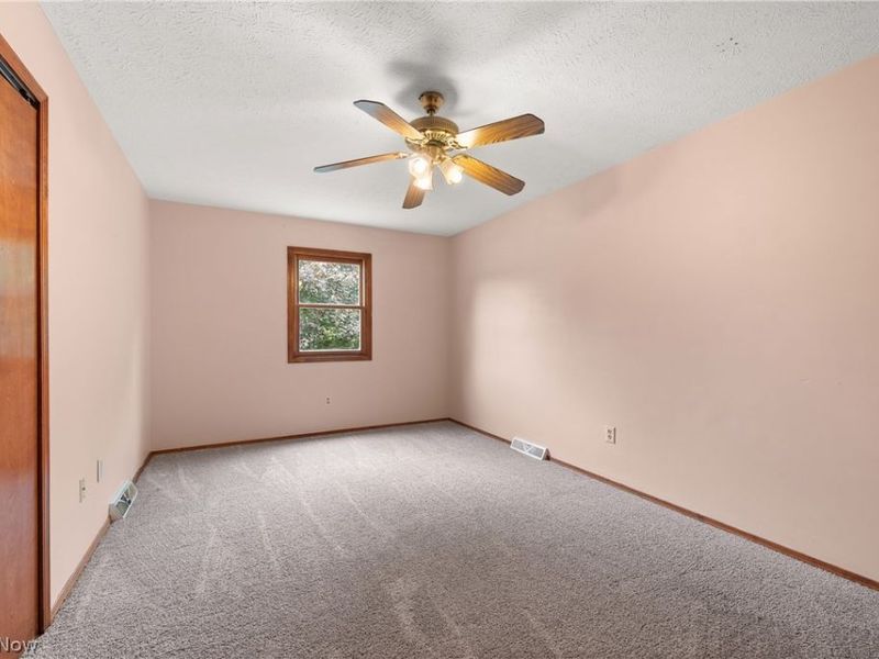 7404 Hidden Glen Drive, Amherst, OH 44001 Photo 17