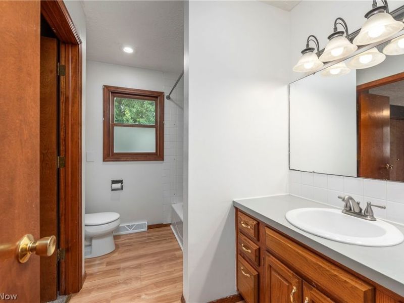 7404 Hidden Glen Drive, Amherst, OH 44001 Photo 22
