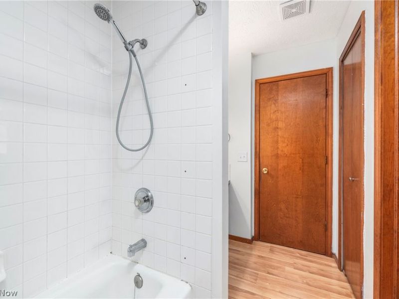 7404 Hidden Glen Drive, Amherst, OH 44001 Photo 23