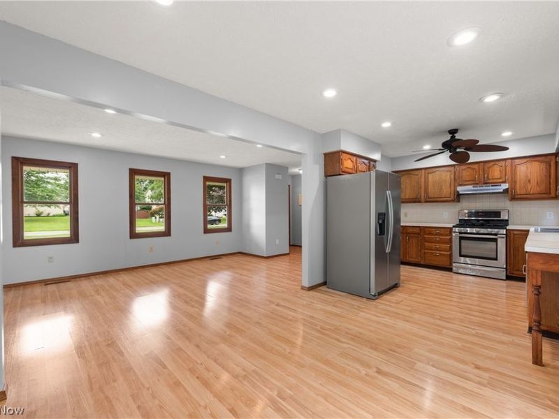 7404 Hidden Glen Drive, Amherst, OH 44001 Photo 4