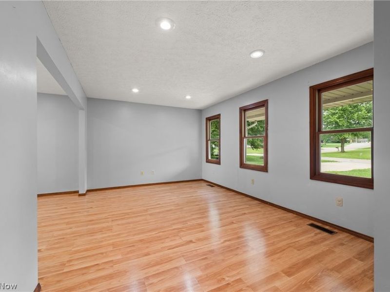 7404 Hidden Glen Drive, Amherst, OH 44001 Photo 5