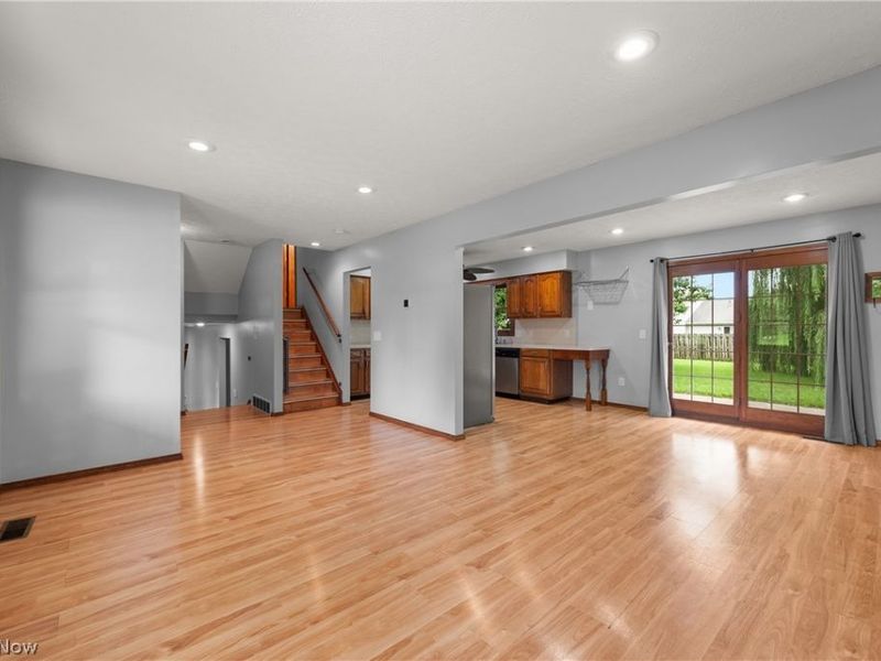 7404 Hidden Glen Drive, Amherst, OH 44001 Photo 8