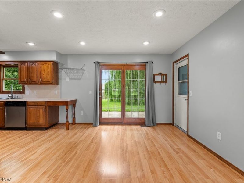 7404 Hidden Glen Drive, Amherst, OH 44001 Photo 9