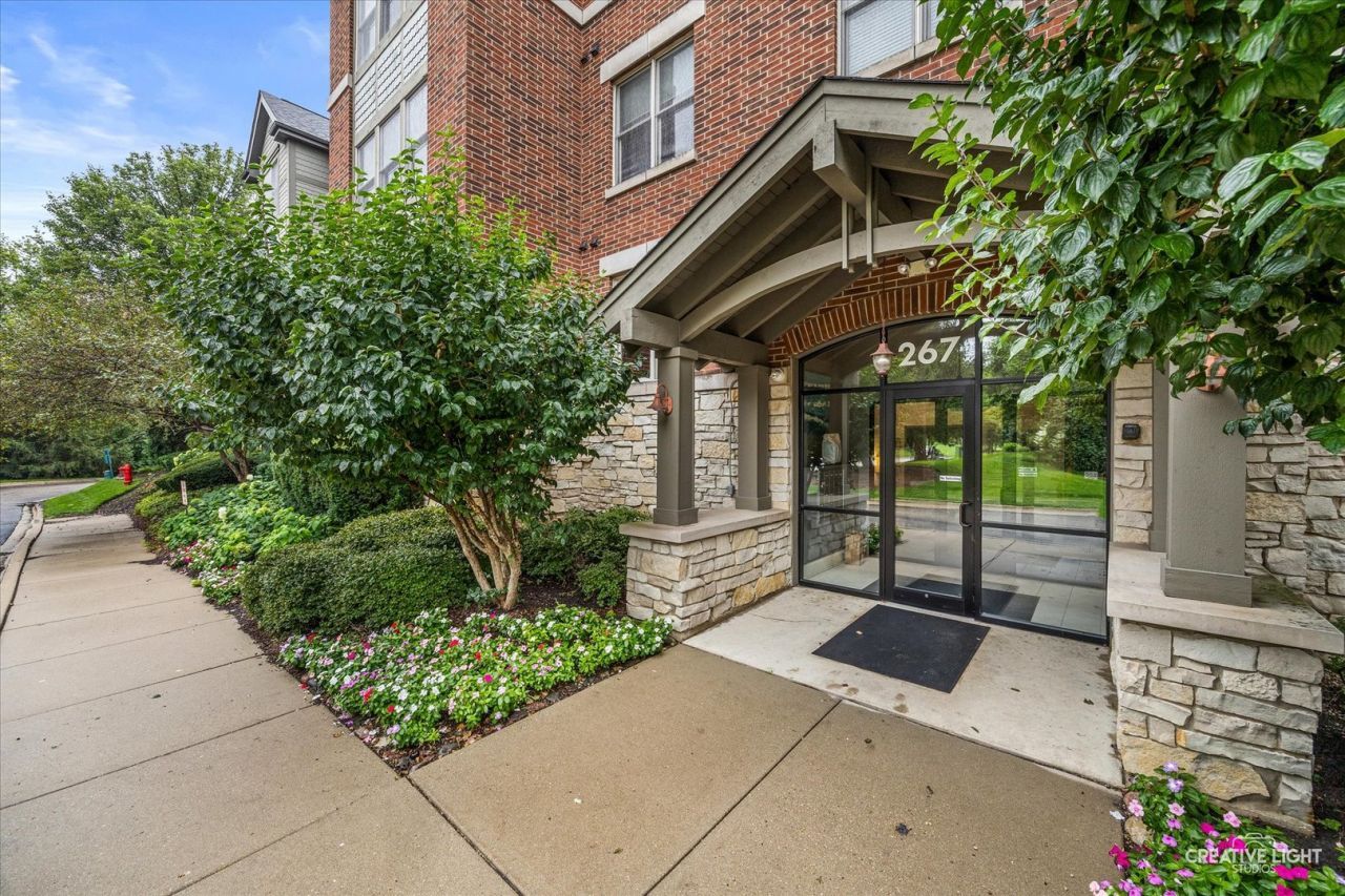 267 E Railroad Avenue, Unit 104, Bartlett, IL 60103 Main Photo